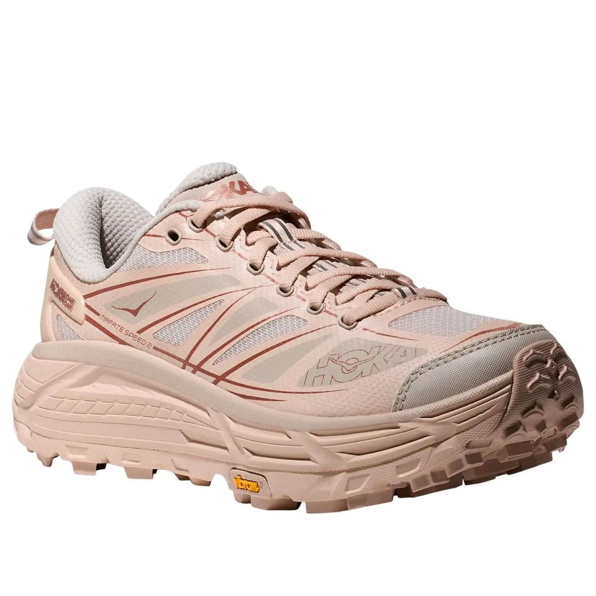 Hoka One One Mafate Speed 2 Beech Wood Stucco driekwart aanzicht met geribbelde zoolstructuur