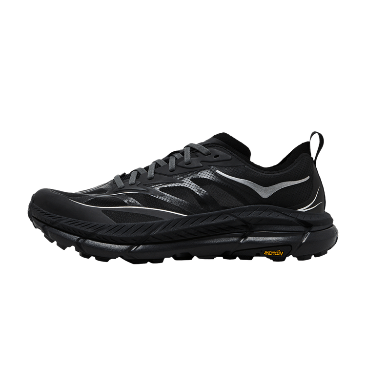 Hoka One One Mafate Speed 4 Lite Black Outer Orbit, zijaanzicht met zwarte mesh en grijze accenten, gele Vibram-zool