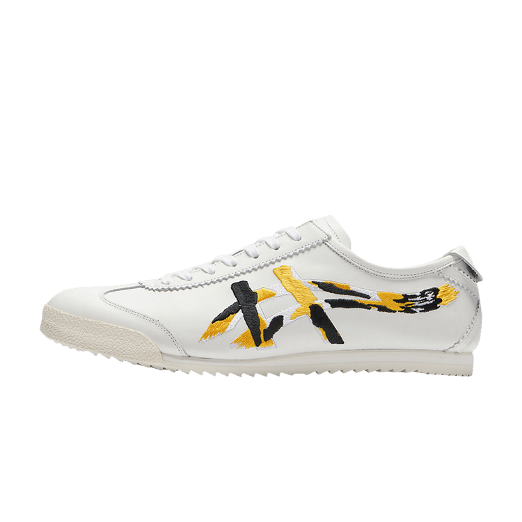 Onitsuka Tiger Mexico 66 Deluxe NM Nishikigoi White Vibrant Yellow, zijaanzicht met wit leer en geel geborduurd ontwerp