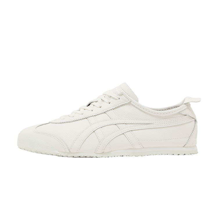 Onitsuka Tiger Mexico 66 Triple White, zijaanzicht van de witte sneaker met gestikt stripepatroon, veters en witte rubberzool