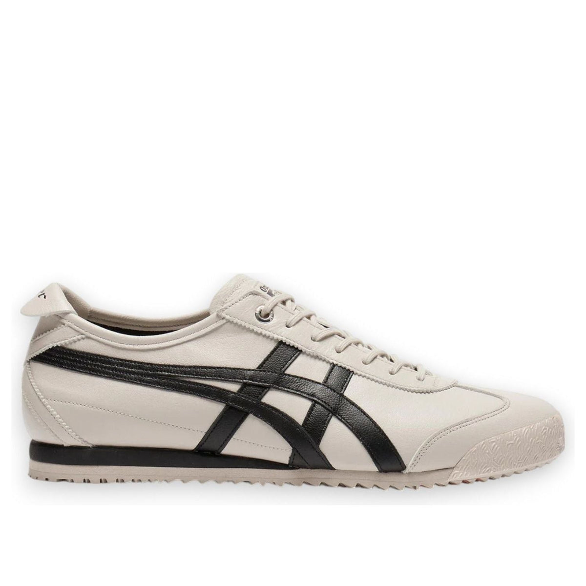 Onitsuka Tiger Mexico 66 SD Warm Beige Black, vooraanzicht toont klassieke silhouet met zwarte diagonal strepen op beige