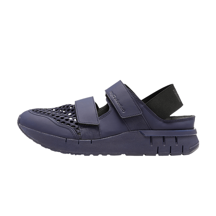 Onitsuka Tiger Rebilac Sandal Peacoat, zijaanzicht met donkerblauwe neopreen en zwarte achterband, flexibele zool