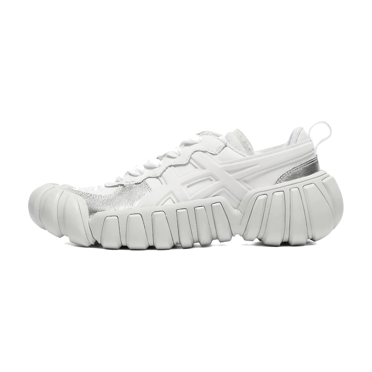 Onitsuka Tiger Dentigre LS White Metallic Silver zijaanzicht met gegroefde zool en zilverkleurige accenten