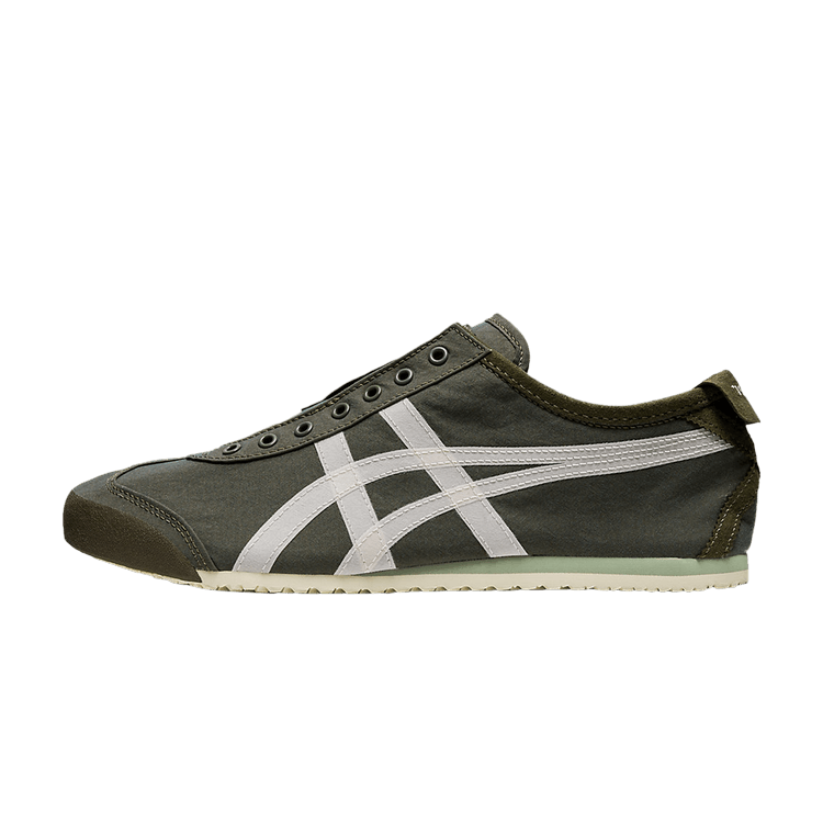 Onitsuka Tiger Mexico 66 Slip-On Mantle Green Birch, zijaanzicht met groen-witte colorway en witte streep over de zijkant