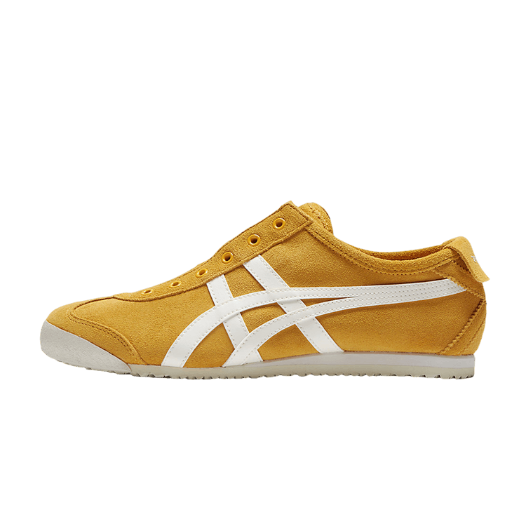 Onitsuka Tiger Mexico 66 Slip-On Golden Glow, zijaanzicht met geel suède, witte streeppatroon en creamkleurige zool