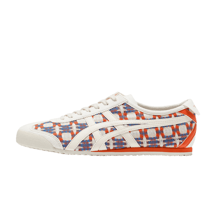 Onitsuka Tiger Mexico 66 DoiTung Hand Woven zijaanzicht met oranje-blauwe handgeweven print en crème lederen zijpanelen