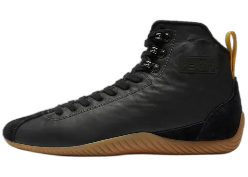 Onitsuka Tiger Wrestlia MT Black Gum, zijaanzicht met zwarte leren bovenzijde en gumkleurige zool