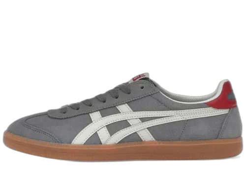 Onitsuka Tiger Tokuten Grey White, zijaanzicht met grijs leer, witte stiksels en rode hielaccent