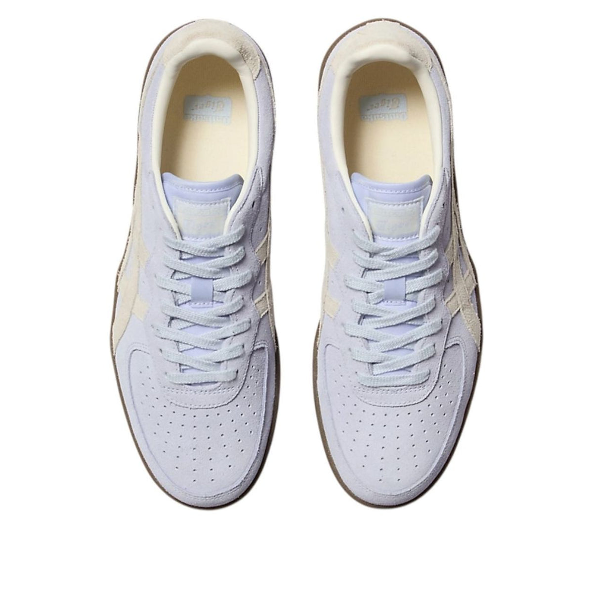 Onitsuka Tiger GSM Soft Sky White, bovenaanzicht toont lichtblauwe upper met crème stiksels en gekleurde veters