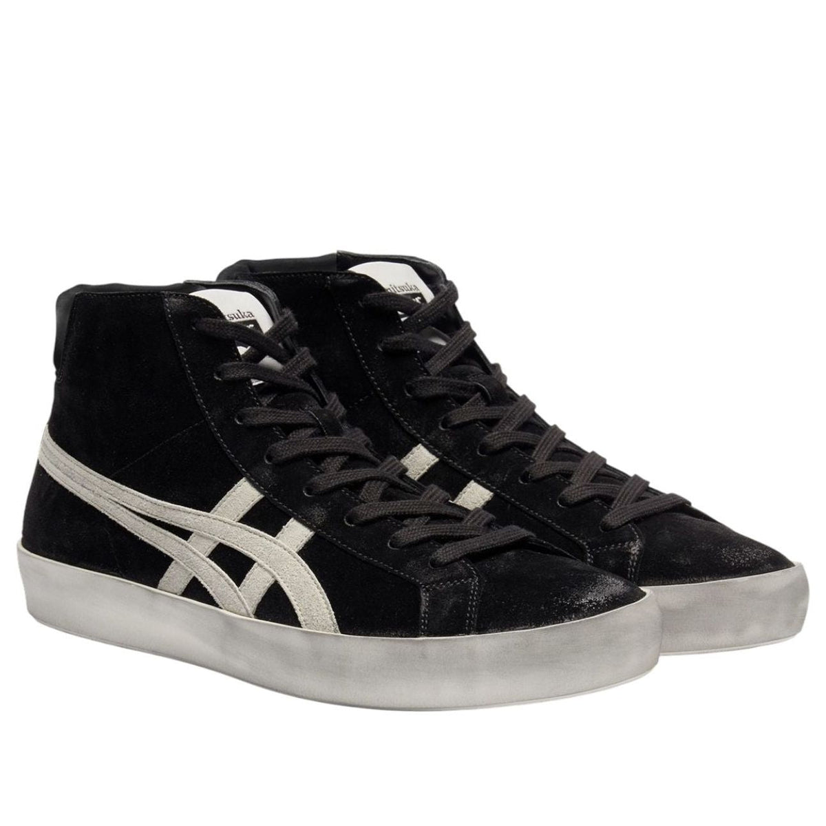 Onitsuka Tiger Fabre MT Italian Made Black White, paar samen met witte plateauzool en contrasterende strepen