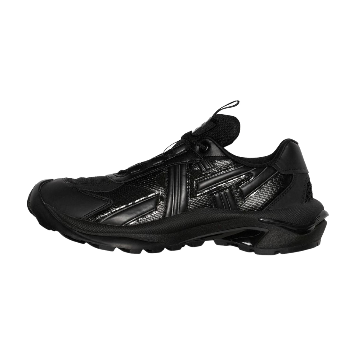 Onitsuka Tiger Tigtrail Black, zijaanzicht met mesh en leer in zwart met dikke zool