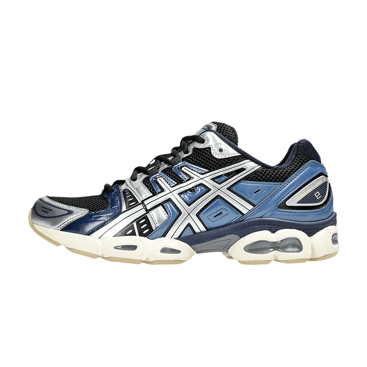 ASICS Gel-Nimbus 9 Black Pure Silver Blue, zijaanzicht met blauw, wit en zwart kleurvlakken, Air gel zool en mesh details