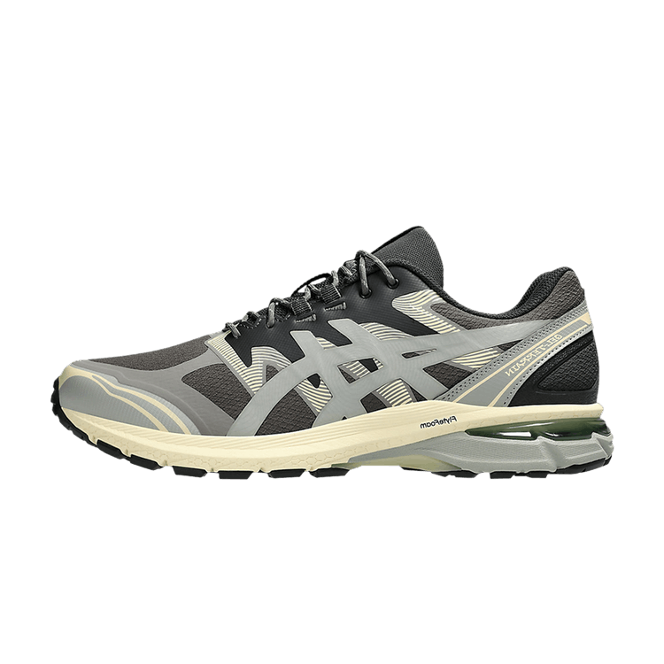 ASICS Gel-Terrain Truffle Grey, zijaanzicht met grijs-zwart mesh, crème-witte panelen en zichtbare Monofilm-zool