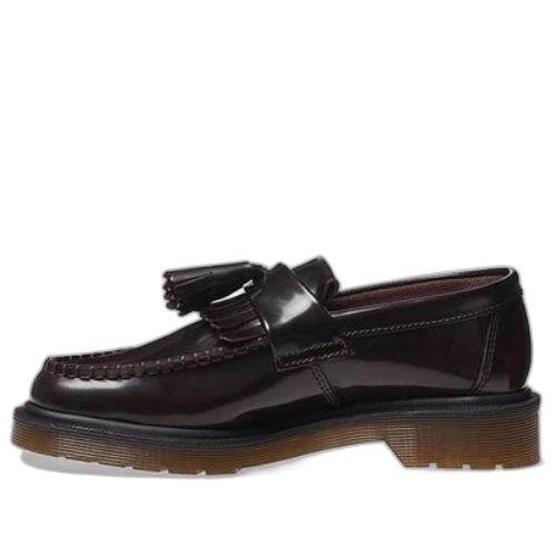 Dr. Martens Adrian Arcadia Leather Tassel Loafer Cherry Red, zijaanzicht met glanzend rood leer en kwastje