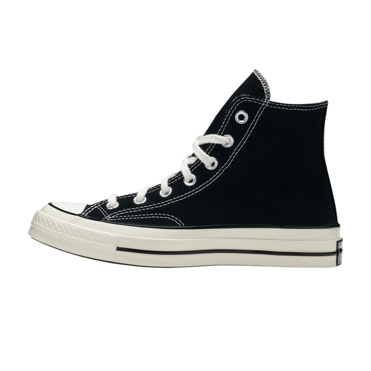 Converse Chuck Taylor All Star 70 Hi Black, zijaanzicht met zwart canvas, wit stiksels en crèmekleurige zool