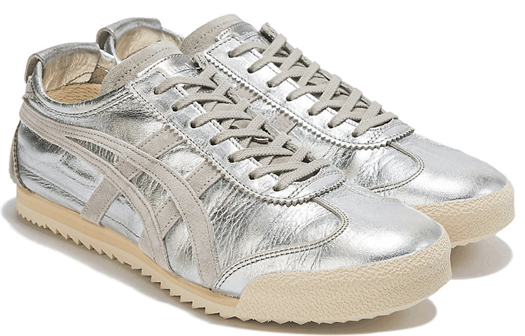 Onitsuka Tiger Mexico 66 Deluxe NM Silver Piedmont Grey paar samen, bovenaanzicht met beige textiel accenten