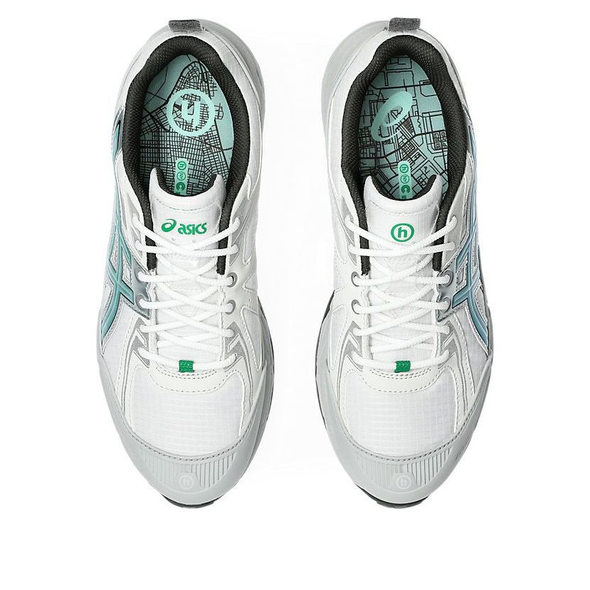 Hidden NY x ASICS Gel Venture 6 Shield 'White Wasabi' bovenaanzicht beide schoenen met turquoise striping en insoles