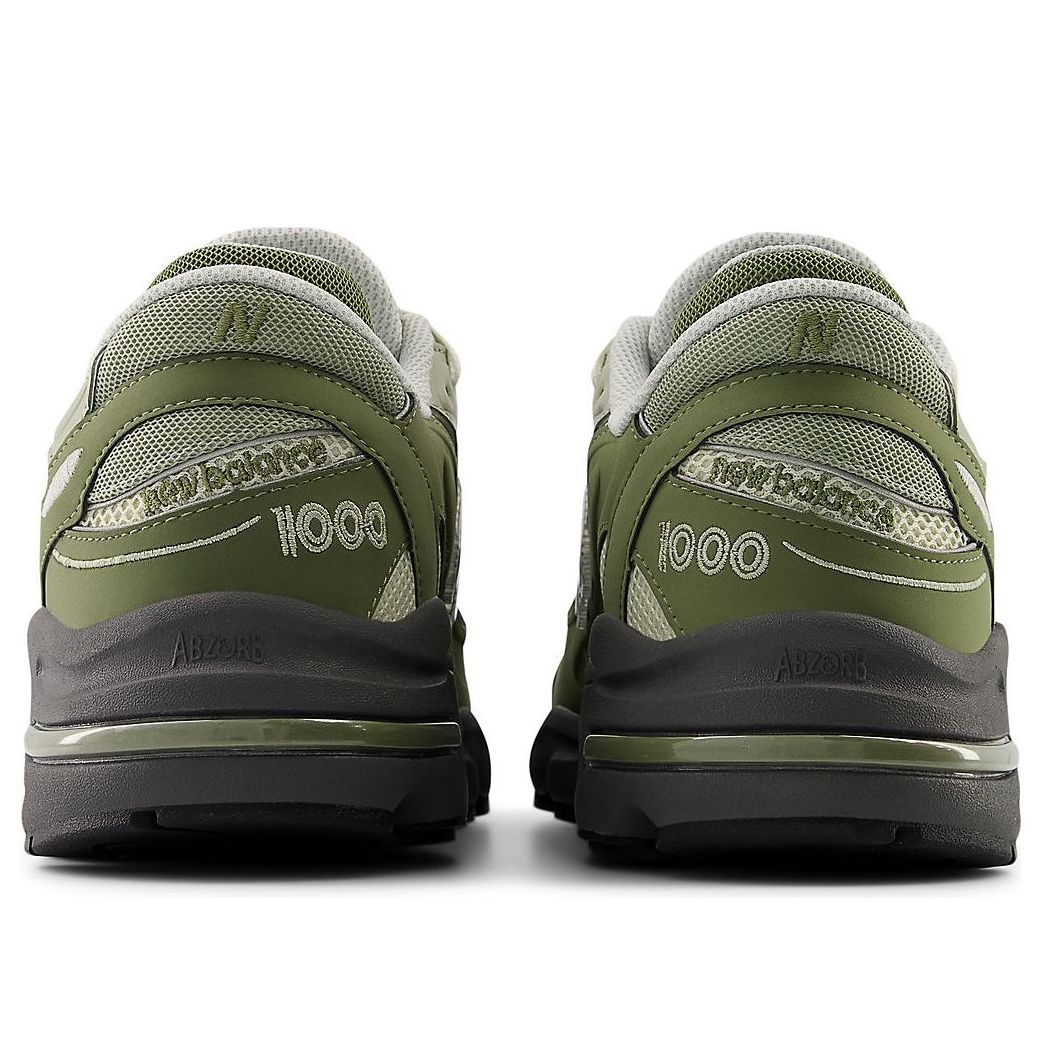 New Balance 1000 Dark Olivine achteraanzicht detailfoto, New Balance branding zichtbaar op hiel