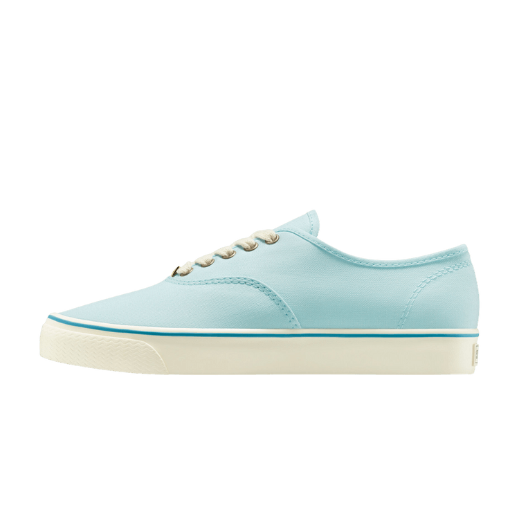 Converse Naut-1 GOLF le FLEUR* Tyler, The Creator Starlight Blue, zijaanzicht met lichtblauwe canvas en crèmekleurige zool