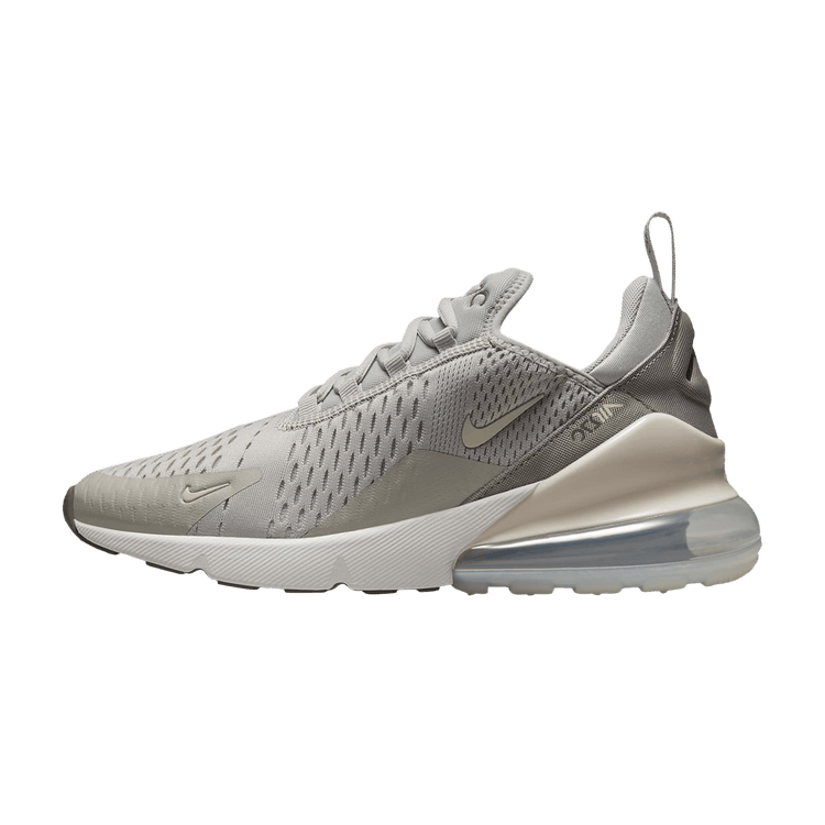 Nike Air Max 270 Light Iron Ore, zijaanzicht met grijze mesh bovenwerk, zichtbare Air Max zoolunit en wit rubberzool