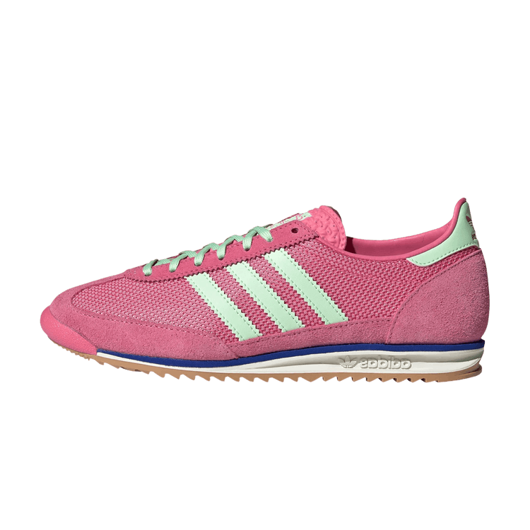 adidas SL72 Pink Fusion Green Spark, zijaanzicht met roze mesh, mint strepen en blauwe zool, retro hardloopstijl