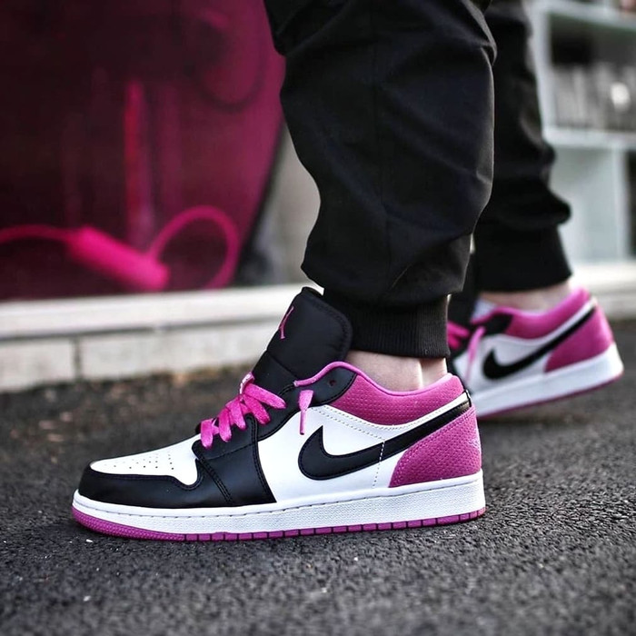 Jordan 1 Low Black Active Fuchsia