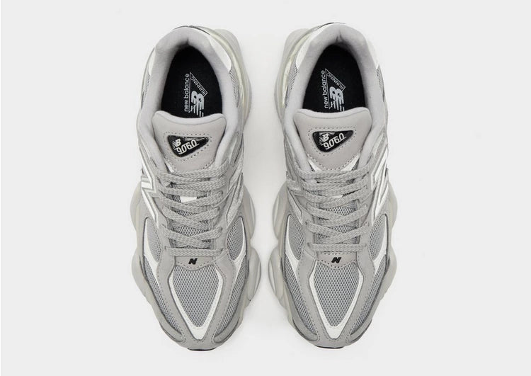 New Balance 9060
Light Grey Silver Metallic