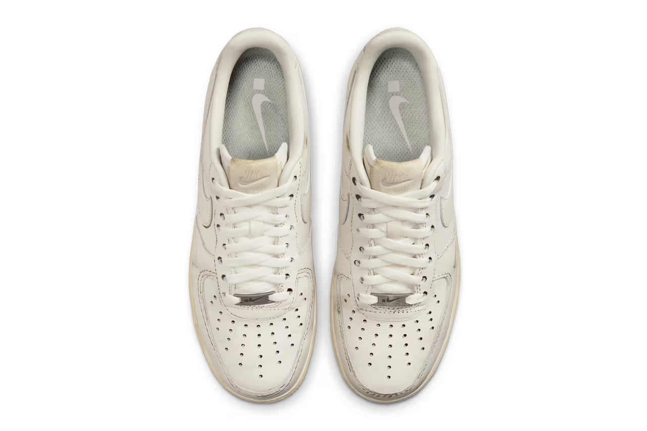 Nike Air Force 1 Low .SWOOSH Dirty Triple White