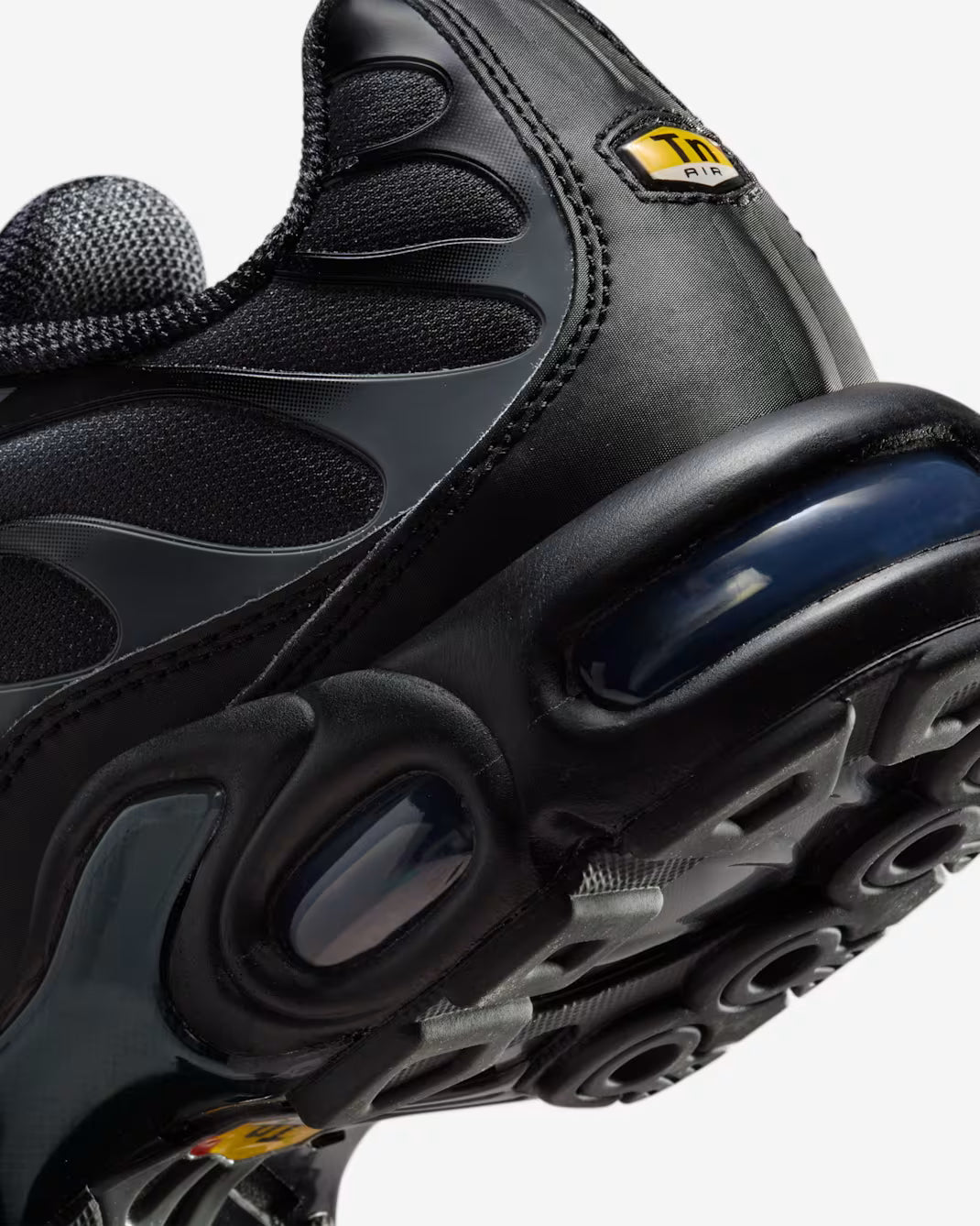 Nike Air Max Plus
Black Anthracite Sail