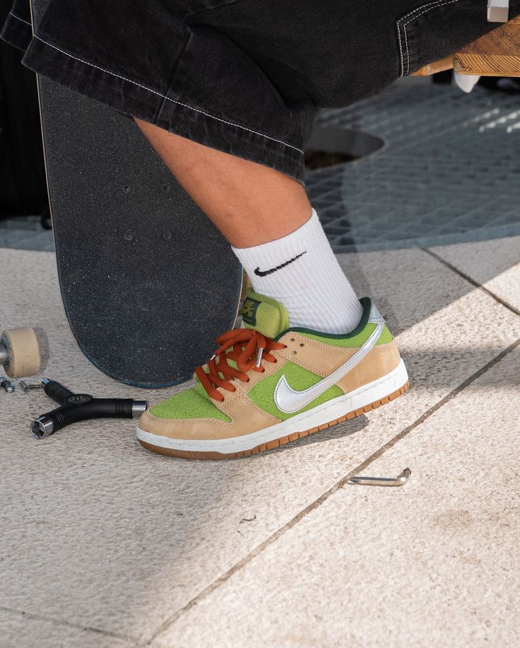 Nike SB Dunk Low Escargot