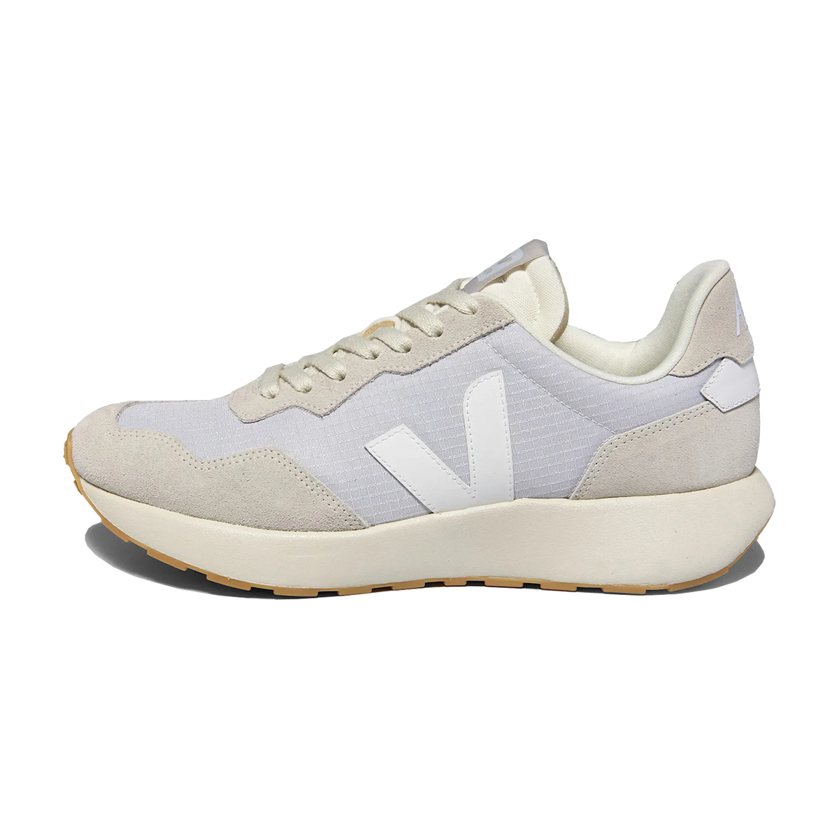 Veja Paulistana Ripstop Pearl Pierre, zijaanzicht van de sneaker met lila ripstop, beige suède en witte V-strepen