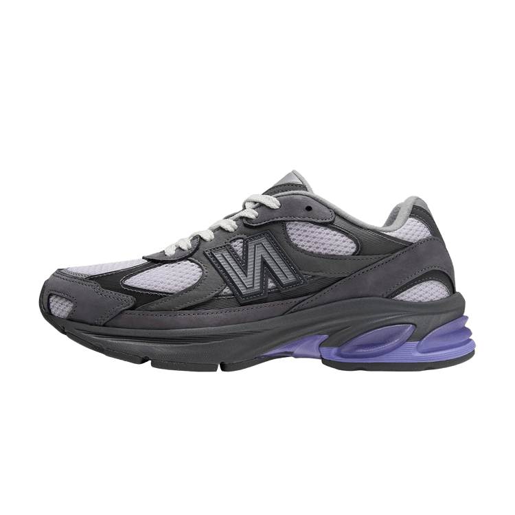 New Balance 2010 Neptune Grey Violet Crush, zijaanzicht met grijs mesh, paarse zooldetails en zwarte accenten