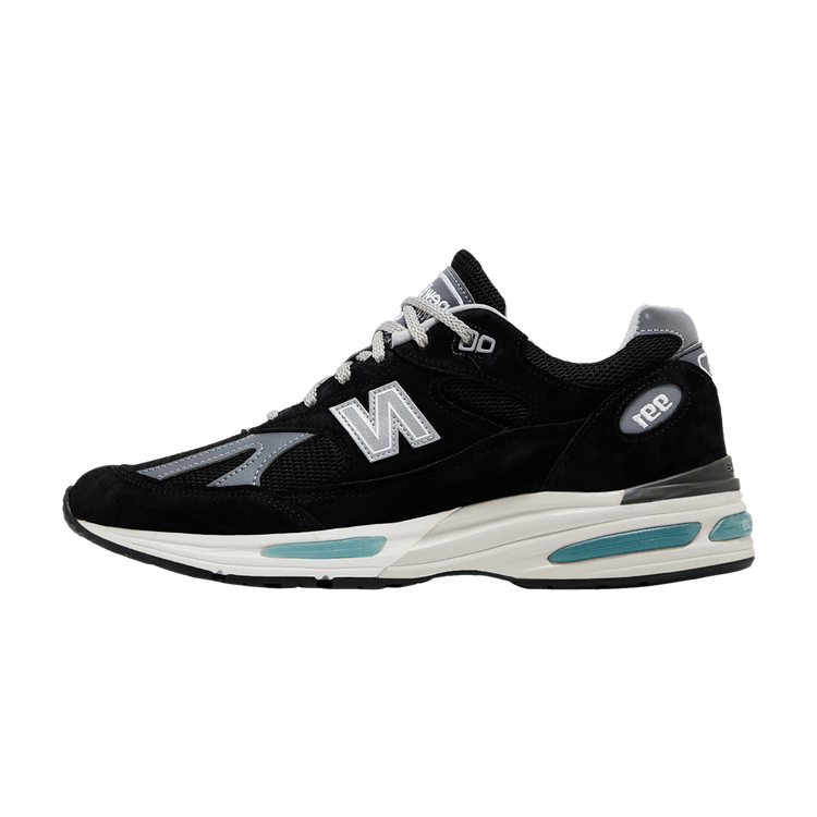New Balance 991v2 MiUK Black Grey, zijaanzicht met zwart suède, grijze en witte accenten, blauwgroene zooldetails