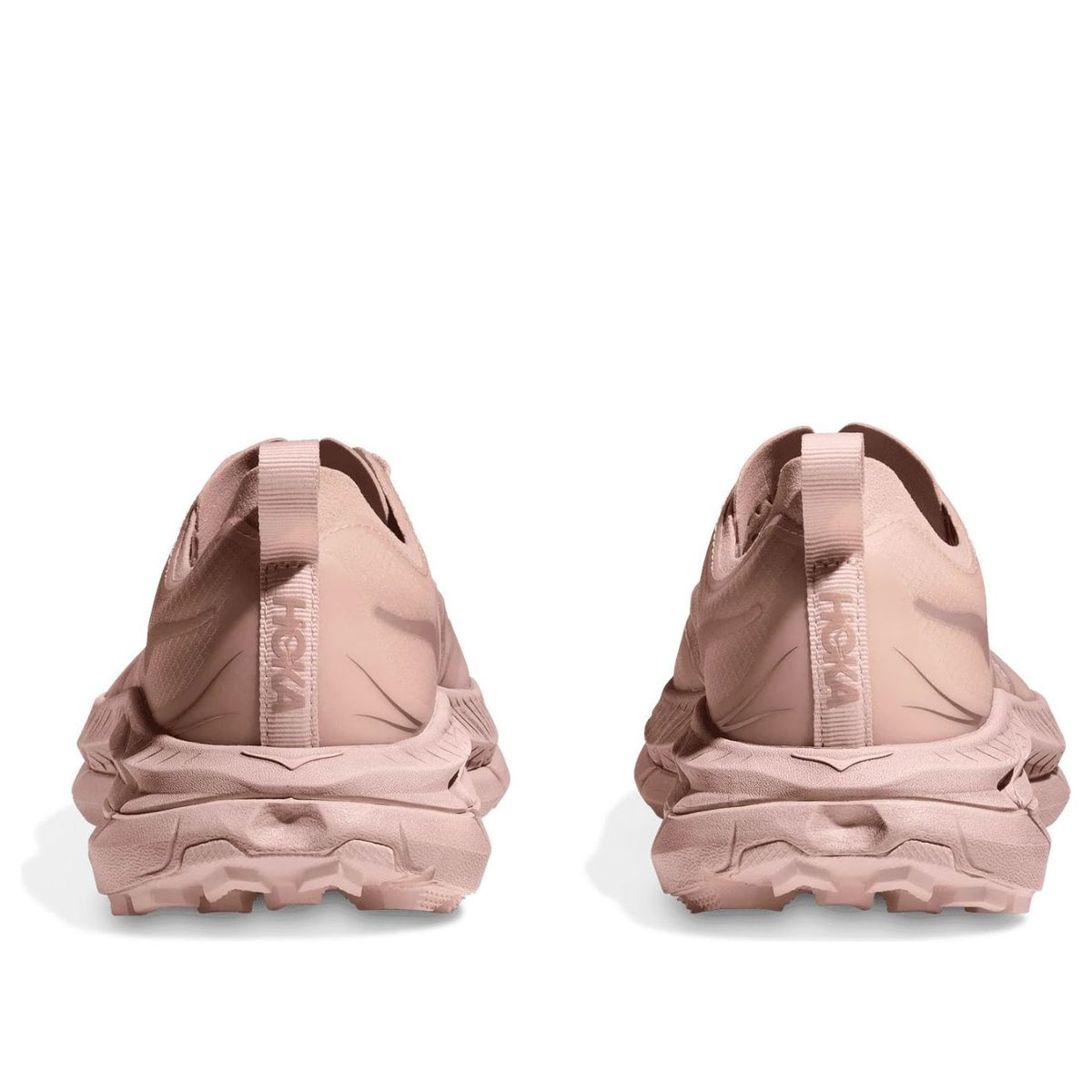 HOKA Mafate Speed 4 Lite 'Rose Tea' achteraanzicht met geribbelde zoolrand en pull-tab