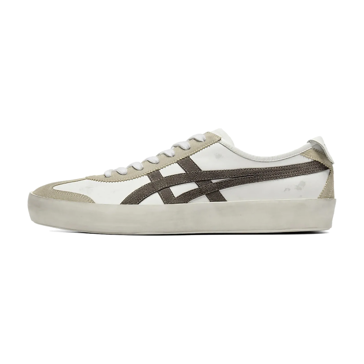 Onitsuka Tiger Mexico 66 Italian Made White Black, zijaanzicht met wit canvas, zwarte streep en grijsbeige suède details