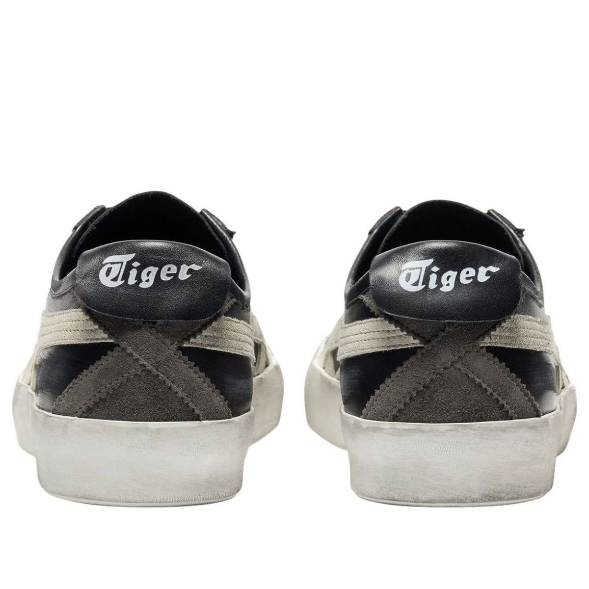 Onitsuka Tiger Mexico 66 Italian Made Black White, detailfoto achterkant met Onitsuka Tiger-logo op hielstukken
