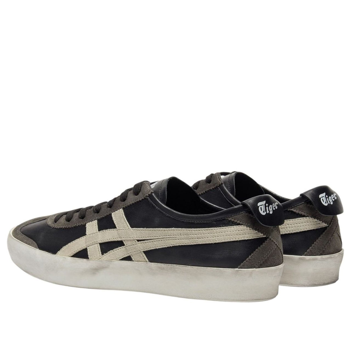 Onitsuka Tiger Mexico 66 Italian Made Black White, achteraanzicht met zichtbare Tiger-branding op beide hielen