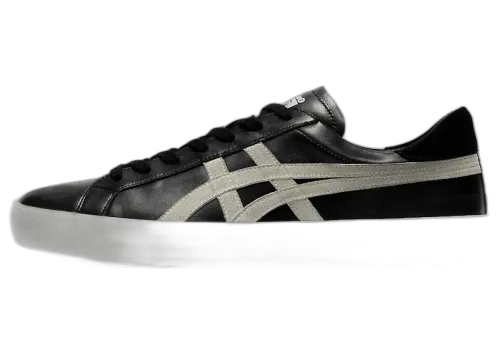 Onitsuka Tiger Fabre Low Italian Made Black White, zijaanzicht met zwart leder, beige strepen en witte zool