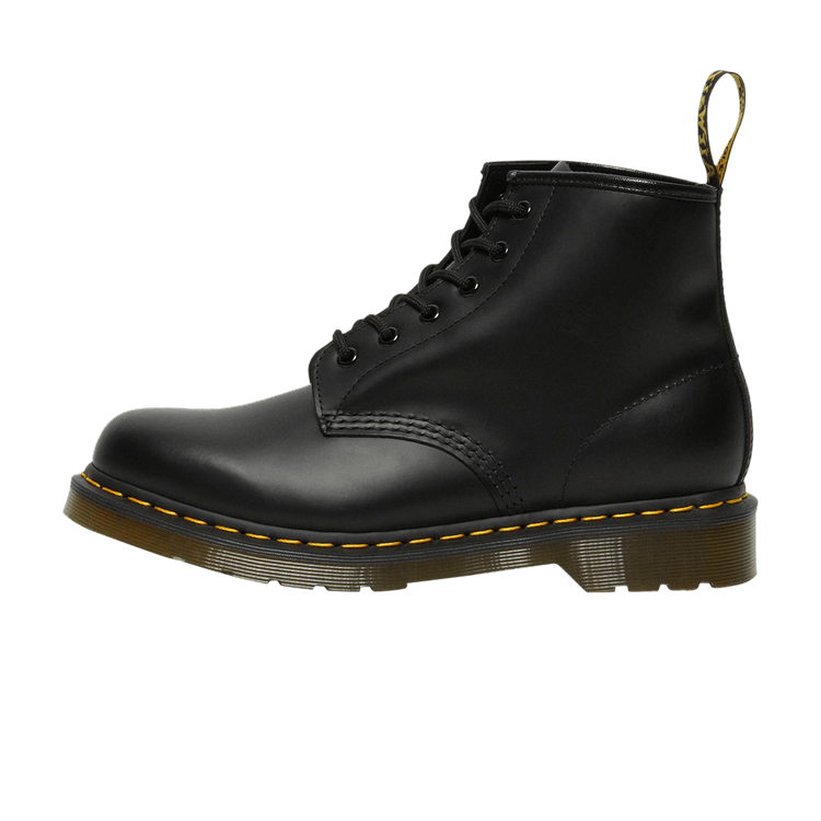 Dr. Martens 101 Smooth Leather Ankle Boot Black, zijaanzicht met glanzend zwart leer en gele contrastnaden