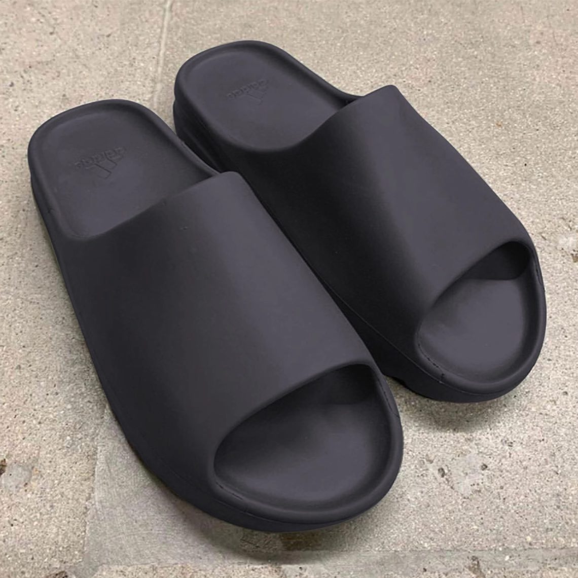 Adidas Yeezy Slide Dark Onyx