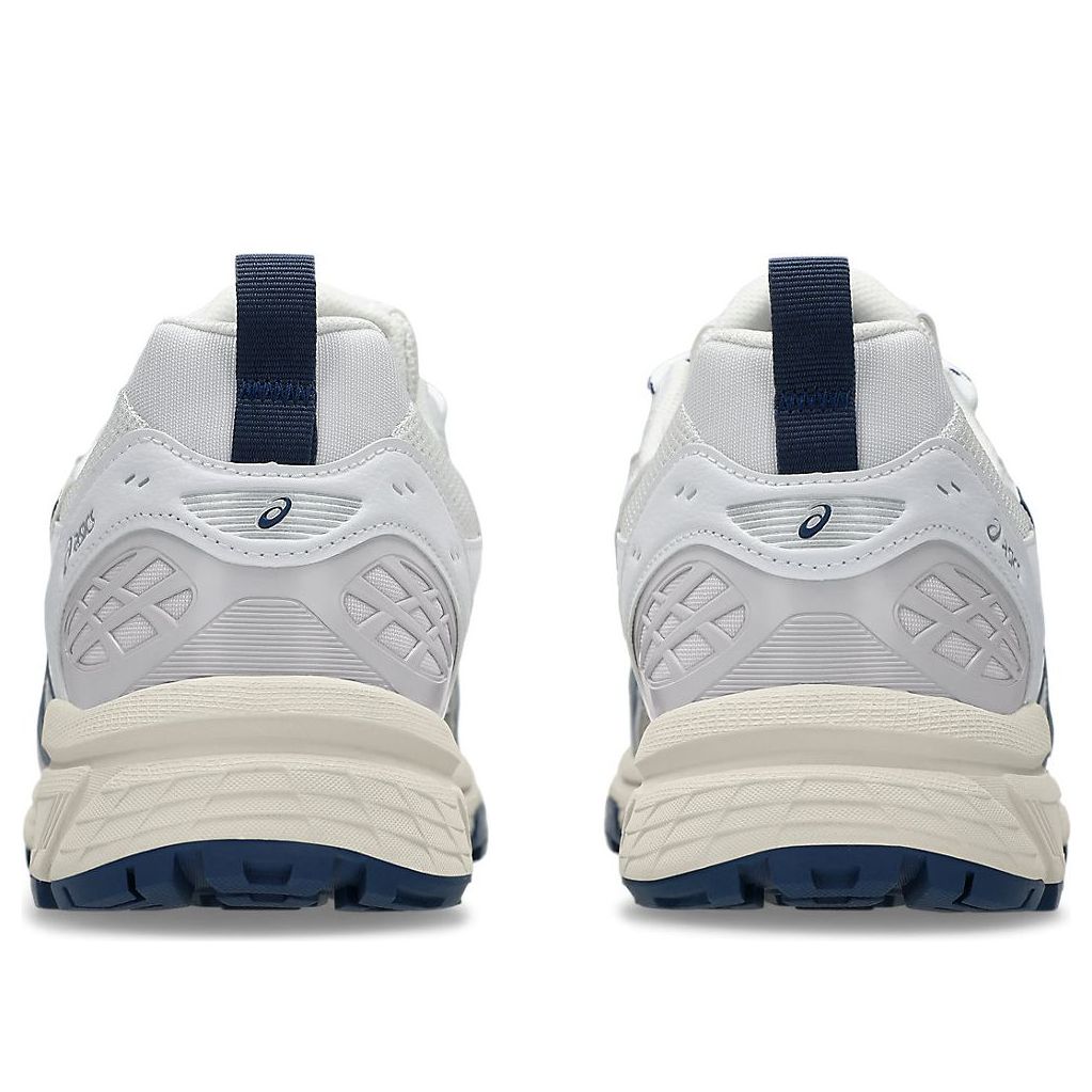 ASICS Gel-Nunobiki White Independence Blue, zoolprofiel toont donkerblauwe rubberzool met geometrisch looppatroon