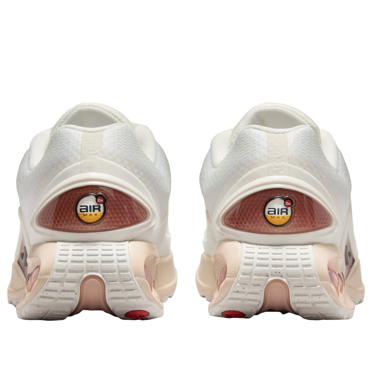 Nike Air Max Dn Tech Summit White Particle Pink, achteraanzicht met roze Air Max zool en logo