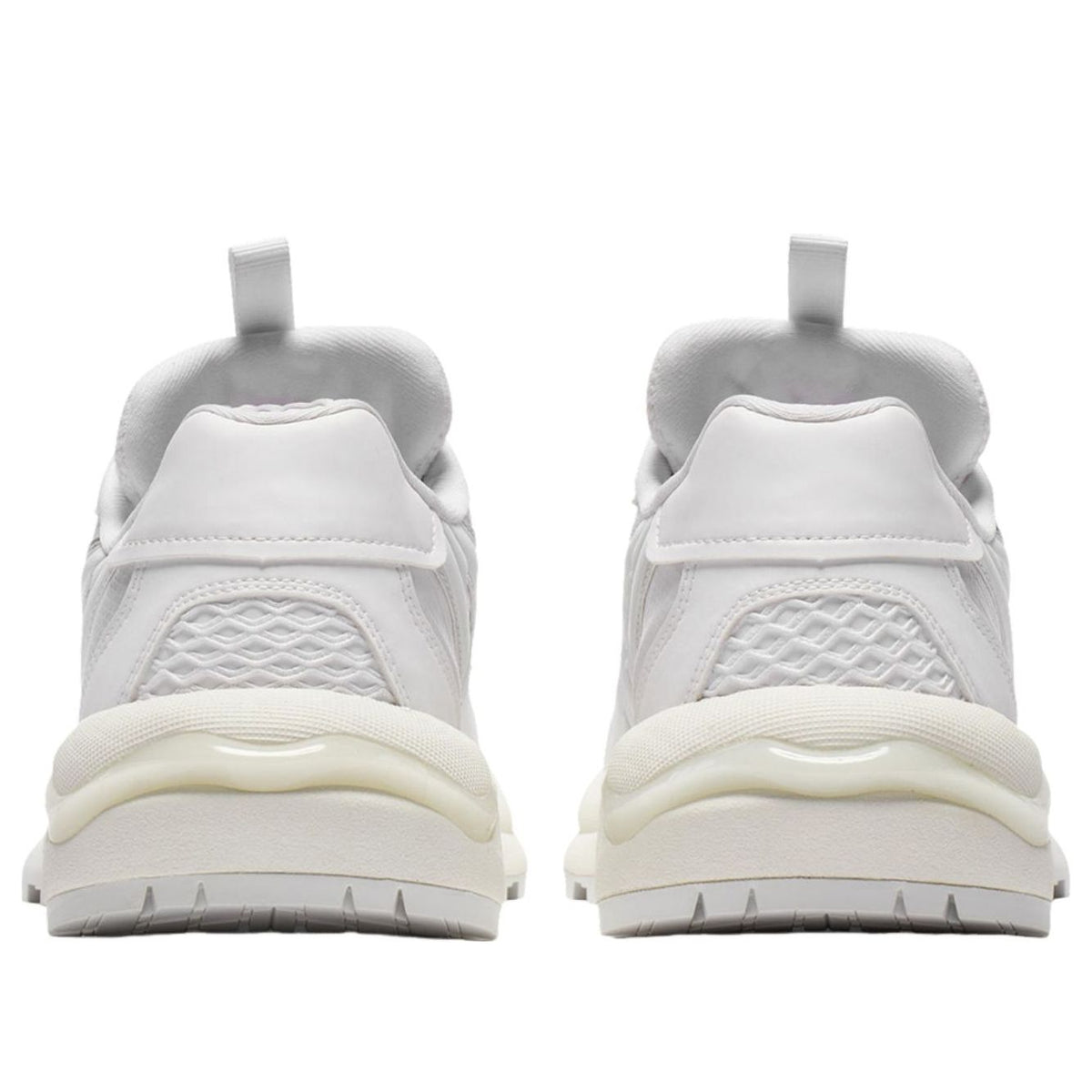 Onitsuka Tiger Tigtrail White, achteraanzicht met crème zool en trapeziumvormige hieldetail
