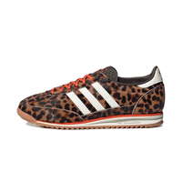Adidas SL 72 OG Leopard Print, zijaanzicht met luipaardprint, witte adidas strepen en oranje veters