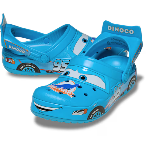 Crocs Crocband Clog Cars Lightning McQueen Dinoco, paar samen met witte accenten en Goodyear-logo
