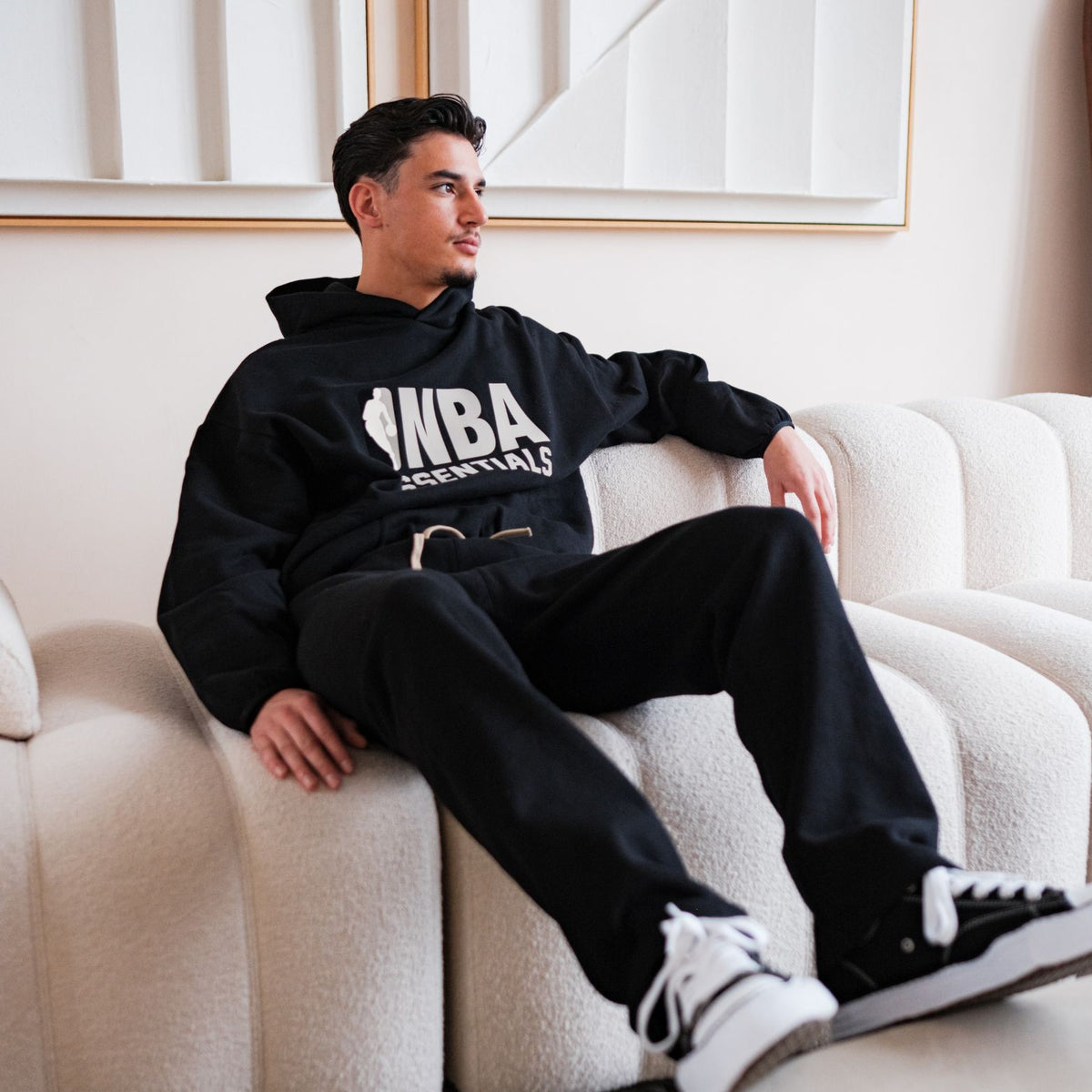 Fear of God Essentials NBA Black Grey Full set, zijprofiel gedragen met touwdetail aan broekband