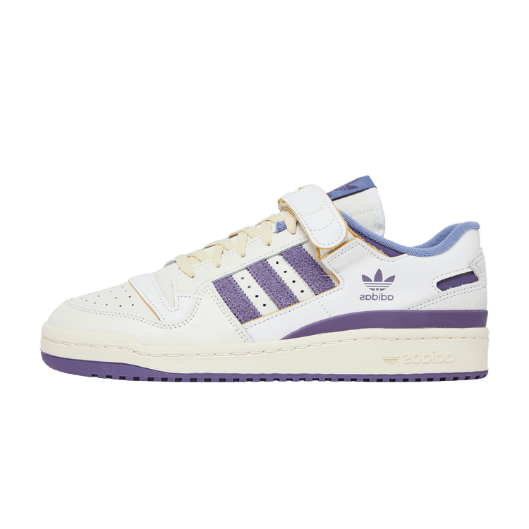 adidas Forum 84 Low College Purple, zijaanzicht met wit leder, paarse driestrepen en velcro sluiting