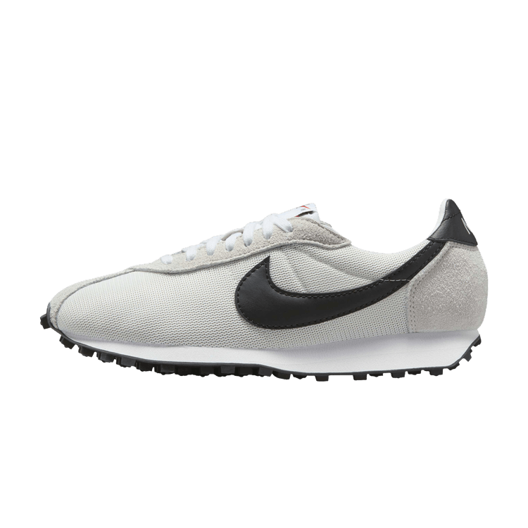 Nike LD-1000 Summit White Black zijaanzicht, wit nylon met zwart swoosh logo en grijze suède details, stuggrazool