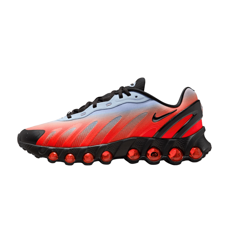 Nike Air Max Dn8 Royal Tint Bright Crimson zijaanzicht met rood mesh-upper, lichtblauw accent en rode bolletjes onder zool