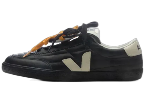 Veja Panenka Leather Magliano Black